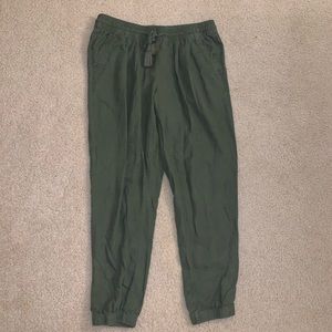 Green linen joggers